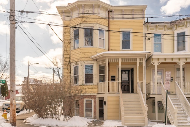 view of italianate home