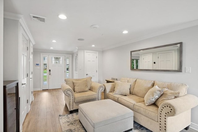 living area with crown molding, light wood finished floors, recessed lighting, visible vents, and baseboards