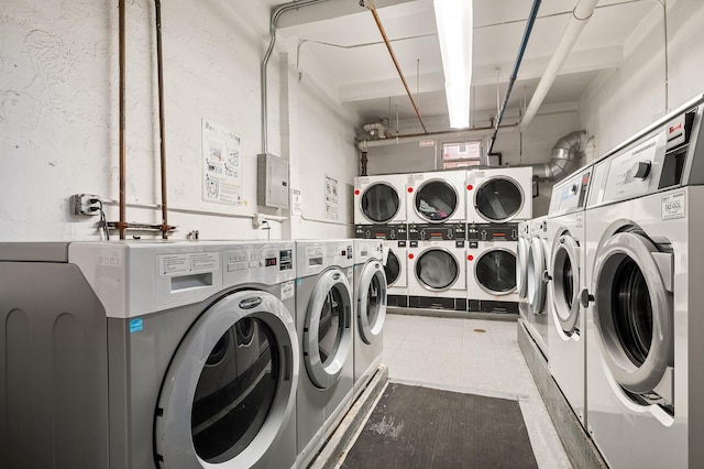 washroom featuring washing machine and dryer and stacked washer and clothes dryer