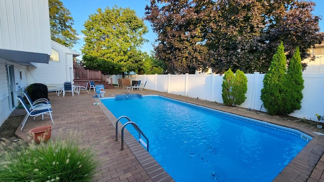 view of swimming pool