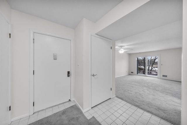 entryway with light carpet and ceiling fan