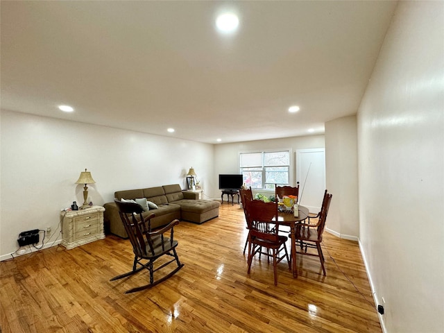 living room with light wood-style flooring, baseboards, and recessed lighting