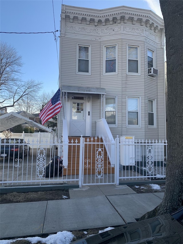 view of front of house