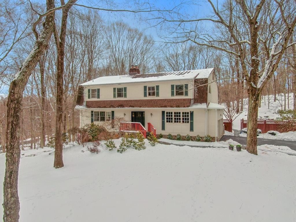 view of front of property featuring a deck