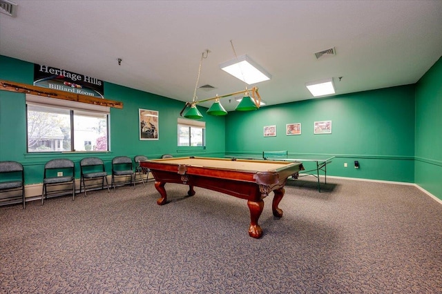 playroom with carpet floors, visible vents, and baseboards