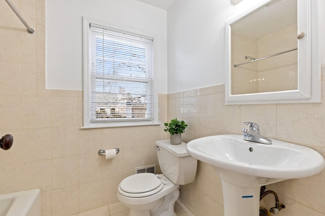 full bathroom with toilet, tile patterned flooring, visible vents, and tile walls