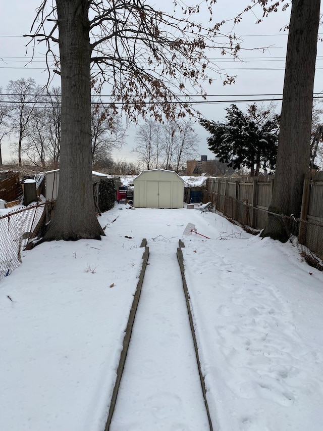 view of yard layered in snow