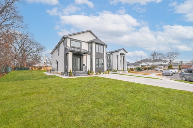 view of front of home featuring a front yard