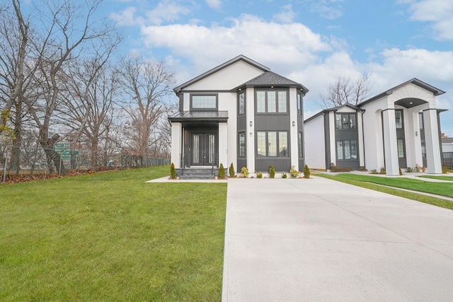 view of front facade featuring a front lawn