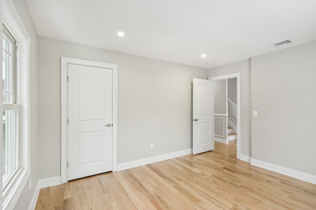 unfurnished bedroom featuring recessed lighting, visible vents, light wood-style flooring, and baseboards