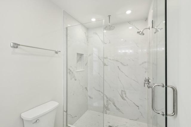 full bath with a marble finish shower, toilet, and recessed lighting