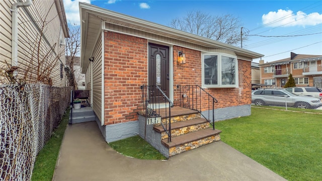 view of front of house with a front lawn