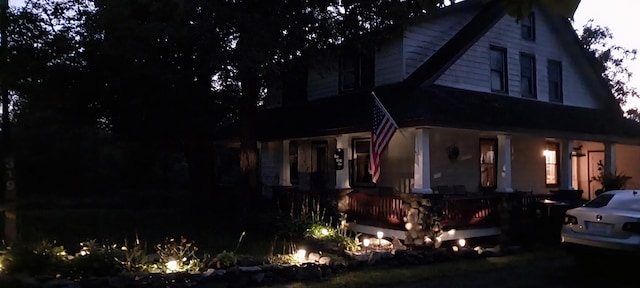 view of front of property featuring a porch