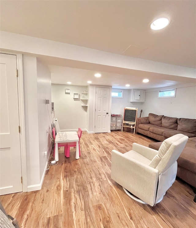 living area featuring recessed lighting, light wood-type flooring, and baseboards