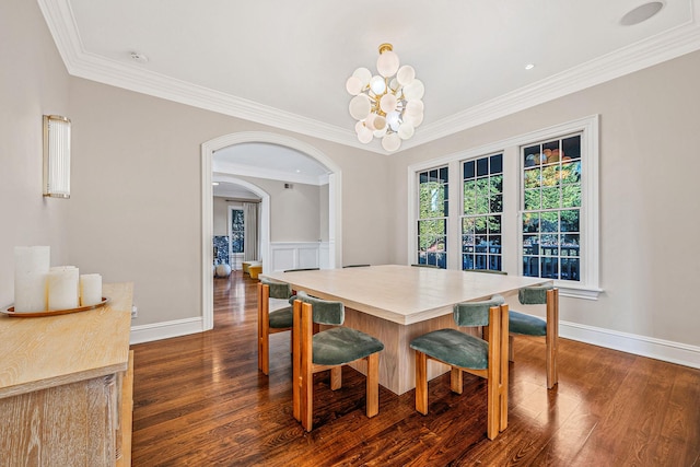 dining space with dark wood-style floors, arched walkways, a notable chandelier, and crown molding