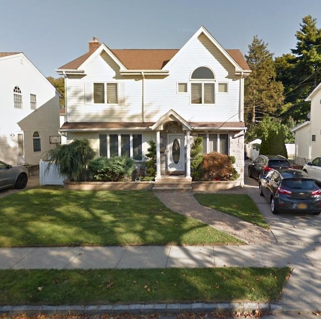 view of front of house with a front lawn