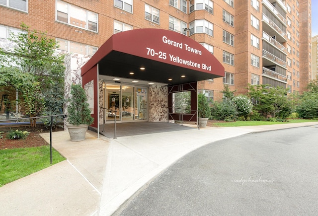 70-25 Yellowstone Blvd Unit 18A, Forest Hills, NY 11375 - view of building exterior