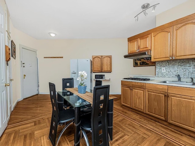 91 E 208th St Unit 3K, Bronx, NY 10467 - kitchen featuring under cabinet range hood, light countertops, gas cooktop, a sink, and white fridge with ice dispenser