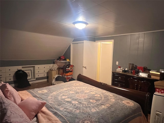 bedroom featuring lofted ceiling and a closet