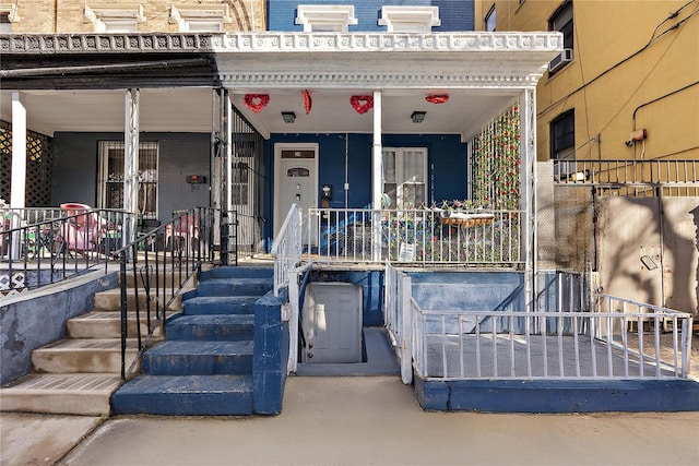 view of front facade with covered porch