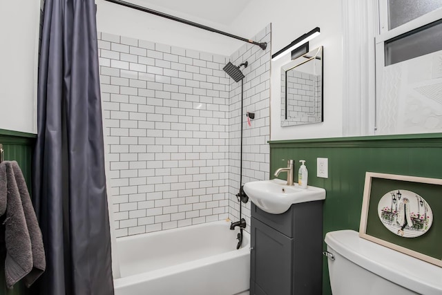 full bathroom featuring vanity, toilet, and shower / bath combo