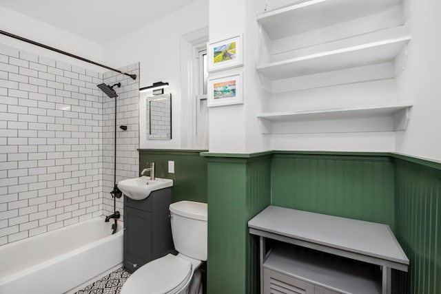 full bathroom featuring tiled shower / bath, vanity, and toilet