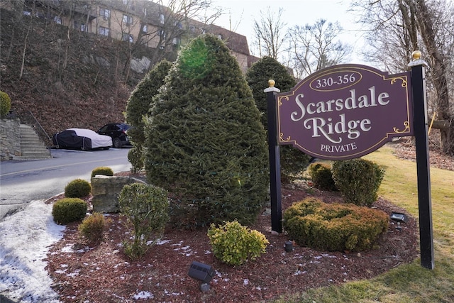 334 Central Park Ave Unit H8, Scarsdale, NY 10583 - community / neighborhood sign with uncovered parking