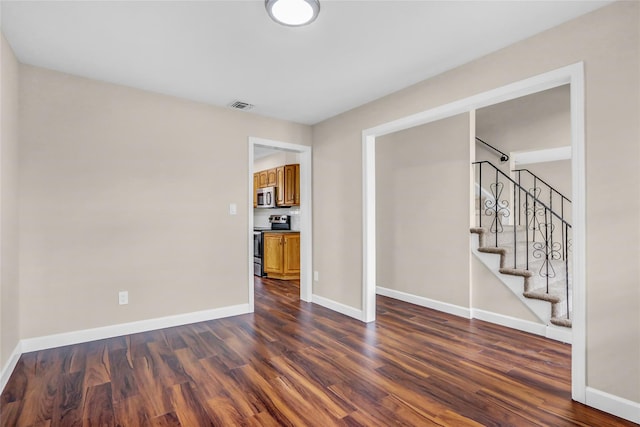 spare room with dark hardwood / wood-style floors