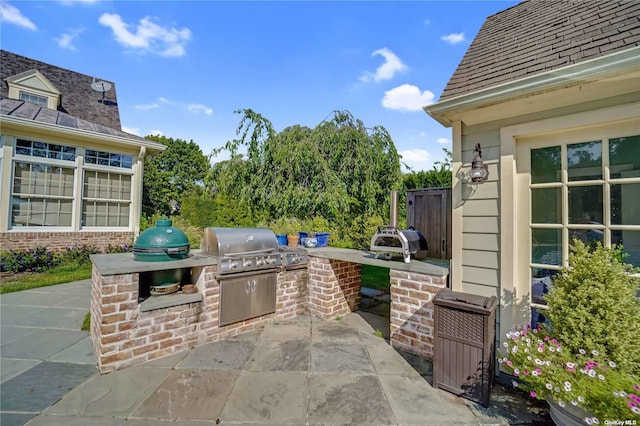 view of patio / terrace featuring an outdoor kitchen and grilling area