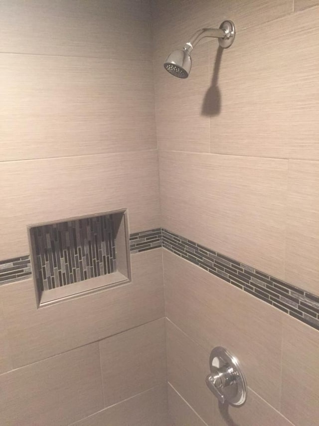 details with a tile shower