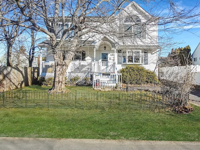 view of front of house with a front lawn