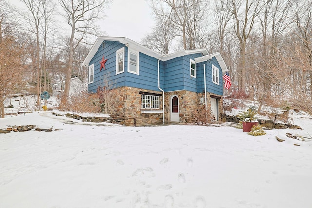 view of front facade featuring a garage