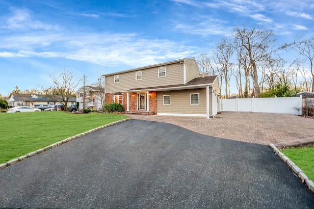 view of front of property with a front yard