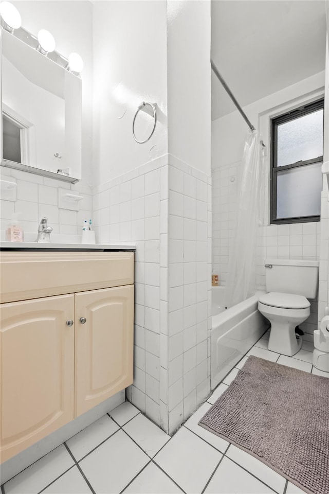 full bathroom featuring tile walls, tile patterned flooring, toilet, and shower / bath combo with shower curtain