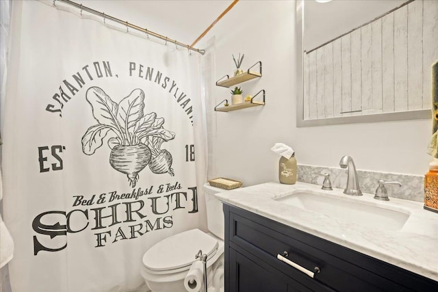 bathroom with a shower with curtain, vanity, and toilet