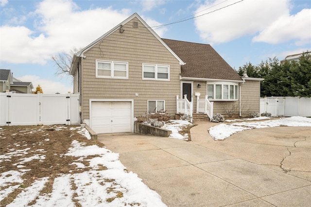 view of front facade featuring a garage