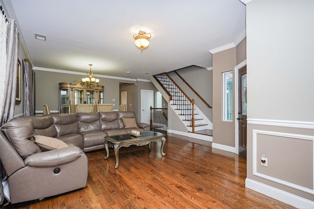 living room featuring wood-type flooring, a notable chandelier, and crown molding