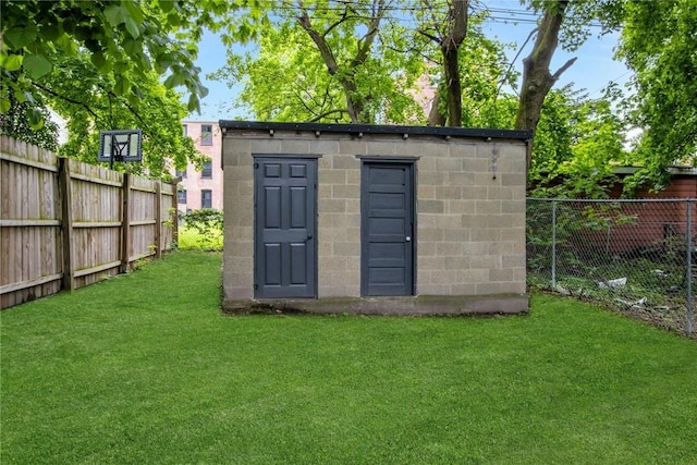 view of outdoor structure featuring an outbuilding and a fenced backyard