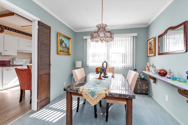 dining room with crown molding and baseboards