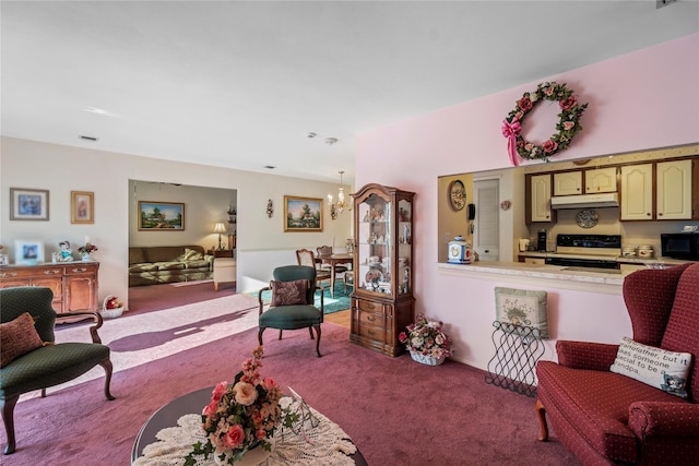 living area with visible vents, a chandelier, and light colored carpet