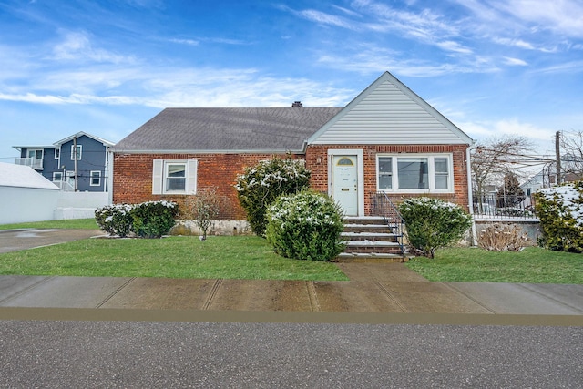 view of front of house with a front lawn