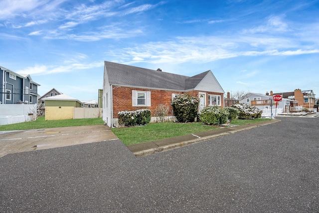 view of front of house featuring a front yard