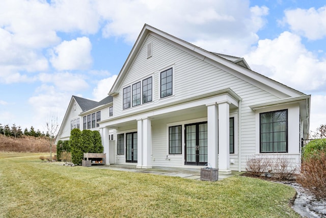 view of front facade featuring a front yard