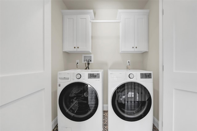 washroom featuring cabinets and washing machine and clothes dryer