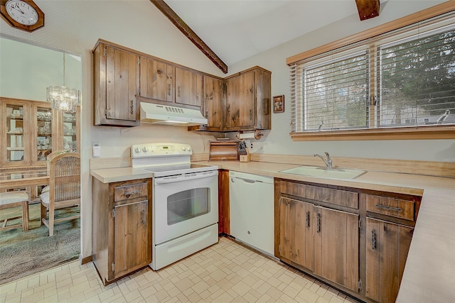 kitchen with sink, a chandelier, vaulted ceiling, pendant lighting, and white appliances