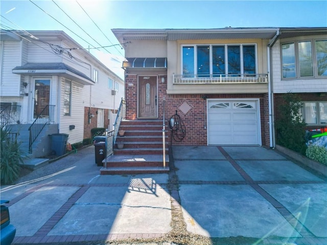 view of front facade featuring a garage