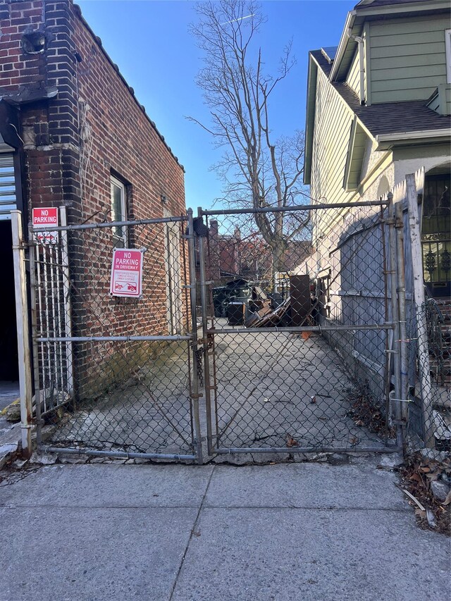 200-21 Hollis Ave, Saint Albans, NY 11412 - view of gate