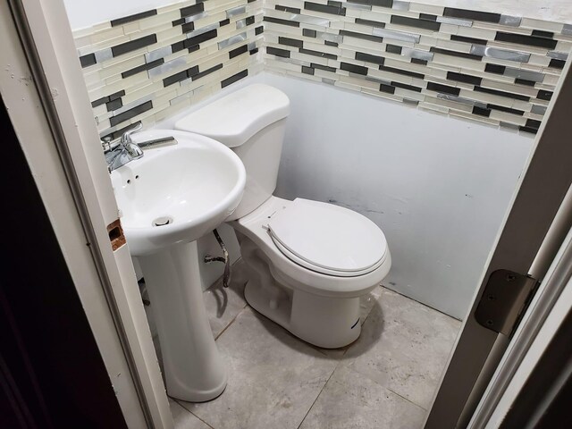 200-21 Hollis Ave, Saint Albans, NY 11412 - bathroom with sink, decorative backsplash, and toilet