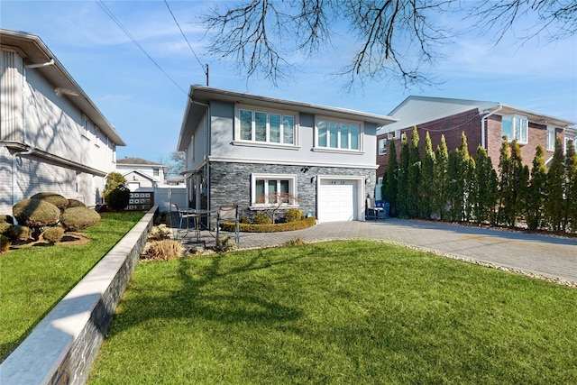 view of front of house with stucco siding, a front yard, a garage, stone siding, and driveway