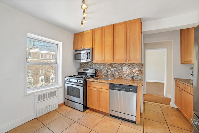 kitchen featuring light tile patterned floors, visible vents, a sink, appliances with stainless steel finishes, and tasteful backsplash